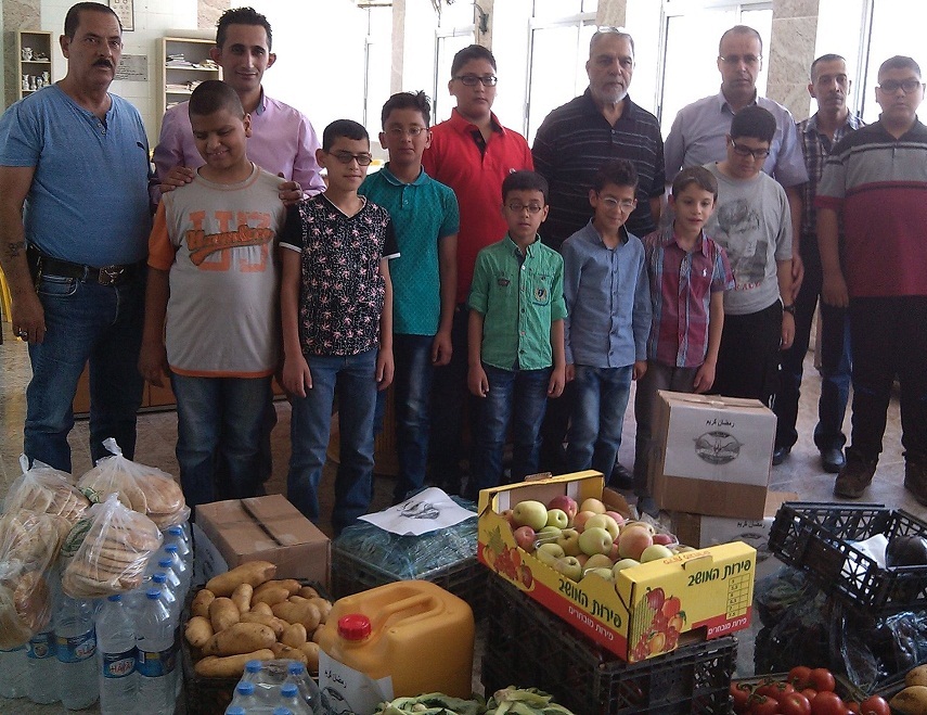تبرع قوات الأمن الوقائي الفلسطيني بمواد غذائية لصالح الطلاب المكفوفين في جمعية أصدقاء الكفيف